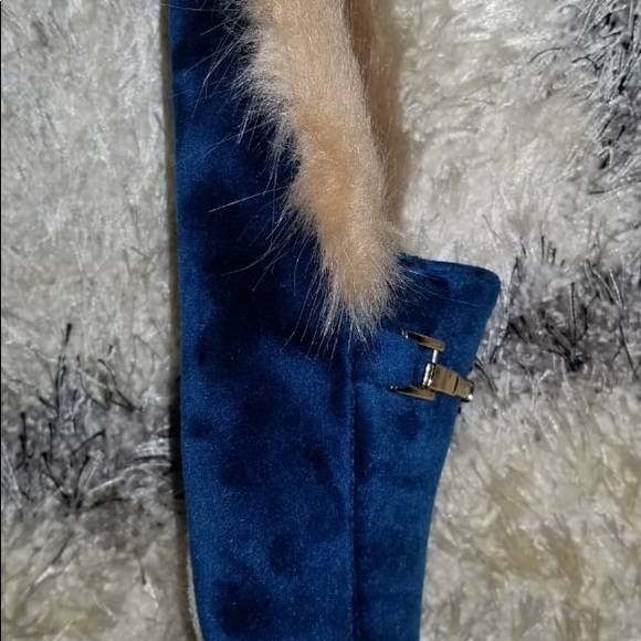 Blue - Picture 5 of 8